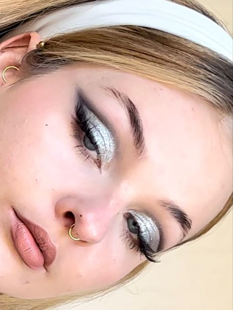 Make Prata, Makeup Concert, Concert Makeup, Natural Everyday Makeup, Makeup For Blondes, Face Makeup Tutorial, Ethereal Makeup, Makeup Tut, Dark Makeup