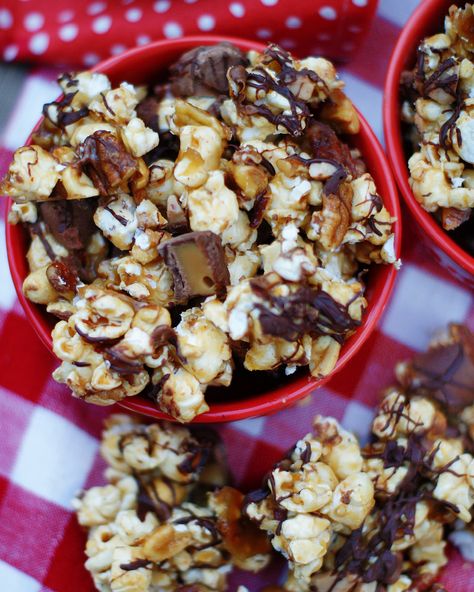 Creole Moose Munch Popcorn Moose Crunch Recipe, Best Holiday Ham Recipe, Snack Time Ideas, Southern Discourse, Holiday Ham Recipes, Cajun And Creole Recipes, Moose Munch, Recipes Soul Food, Crunch Recipe