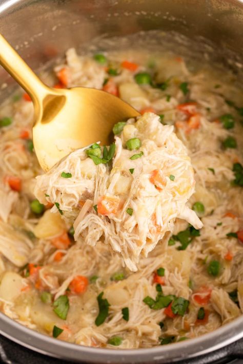 Instant Pot Chicken Pot Pie - Amanda's Cookin' - Instant Pot Quick Chicken Pot Pie Recipe, Instant Pot Chicken Pot Pie, Turkey Pot Pie Soup, Chicken Pot Pie Soup Recipe, Instapot Recipes Chicken, Pumpkin Chicken, Crockpot Chicken Pot Pie, Creamy Chicken Pot Pie, Pot Pie Casserole