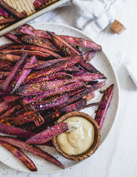 Baked Purple Sweet Potato, Purple Potato Recipes, Okinawan Sweet Potato, Parsnip Fries, Oven Baked Fries, Crispy Sweet Potato Fries, Sweet Potato Fries Baked, Purple Sweet Potato, Japanese Sweet Potato