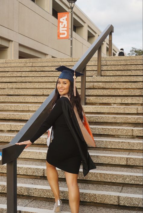 Graduation Pictures On Stairs, Utsa Graduation Pictures, Pictures On Stairs, College Grad Pictures, Graduation Pic Ideas, Graduation Pic, Grad Shoot, Grad Pictures, Graduation Crafts