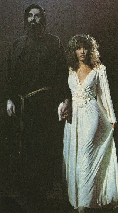 Vintage dress worn by Stevie Nicks Mick Fleetwood, Buckingham Nicks, Stephanie Lynn, Stevie Nicks Style, Lindsey Buckingham, Stevie Nicks Fleetwood Mac, Witchy Woman, Stevie Nicks, Fleetwood Mac