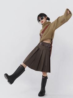 Cute Pleated Skirt Outfits, Mid Calf Skirt Outfits, Gray Brown Outfit, Pleated Skirt Reference, Pose With Skirt, Medium Skirt Outfits, Cute Photoshoot Outfits, Pleated Skirt Drawing, Skirt Poses