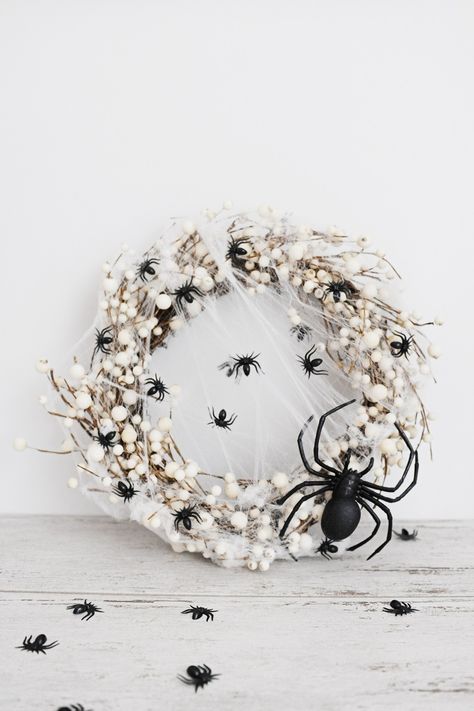 Chic Halloween Wreath, Halloween Front Door Wreath, Neutral Halloween Wreath, Modern Halloween Wreath, Eyeball Wreath Halloween, Spooky Wreath Diy, Halloween Wearth, Boho Halloween Wreath, Halloween Diy Wreath