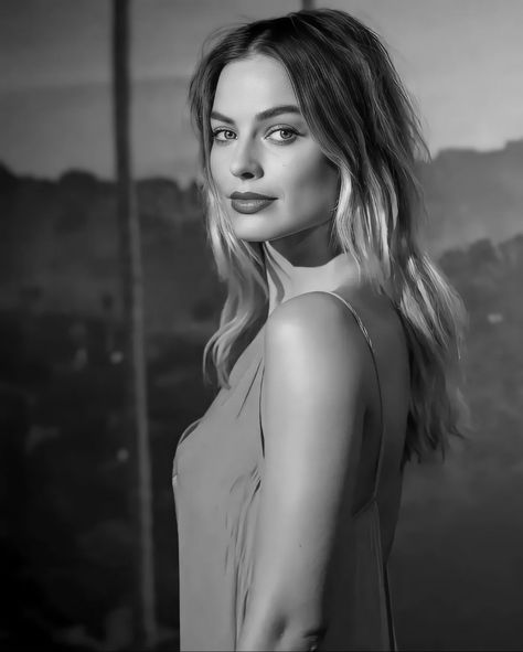 Margot Robbie Aesthetic, Margot Robbie Poster, Margot Robbie Photoshoot, Emma Frost, Poster Ideas, Crescent City, Shop Icon, Margot Robbie, Crescent