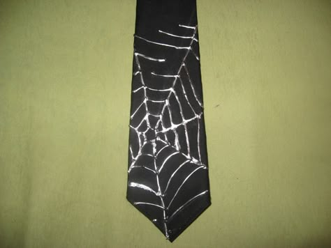 Tie Diy Ideas, How To Tie A Tie, Decorating With Fabric, Punk Tie, Clothes Painting, Tie Ideas, Diy Tie, Diy Clothes Design, Tie Pattern