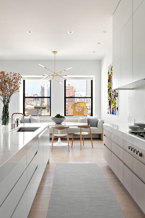 Modern Manhattan Apartment, New York Modern Interior, Nyc Modern Apartment Interior Design, Manhattan Apartment Kitchen, New York Interior Design Manhattan, New York Apartment Design, Ny Apartment Interior, New York Apartment Interior Design, Modern City Living Room