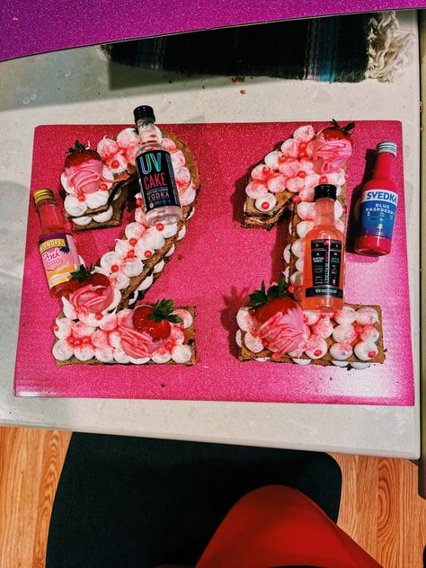 Cookie Cake 21st Birthday, 21 Cupcake Cake Number, 21st Birthday Cookie Cake, Diy 21st Birthday Cake, 21st Birthday Cake Ideas, Birthday Cookie Cake, 21st Bday Cake, 1 Tier Cake, 21st Birthday Diy