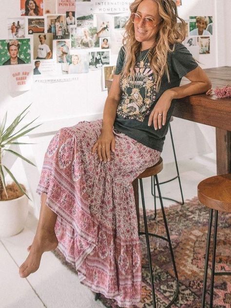 Maxi Skirt Outfit Ideas: 24 Tips on How to Wear Maxi Skirts? Looks Hippie, Pairing Ideas, Bohemian Maxi Skirt, Stile Boho Chic, Look Boho Chic, Maxi Skirt Style, Mode Hippie, Maxi Skirt Outfits, Estilo Hippie