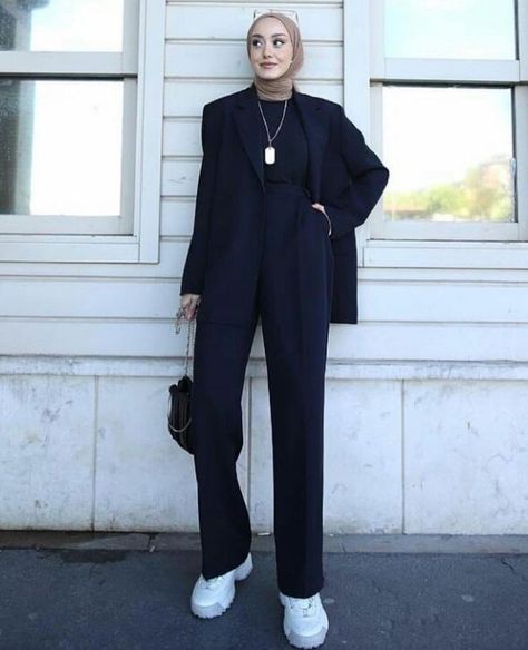 Hijabi Black Blazer Outfit, Black Blazer Formal Outfit Women, Ootd Mafia Wanita, Black Blazer Outfit Hijab, Formal Hijab Outfit Work, Blazer Outfits For Women Hijab, Black And White Outfits Hijab, Black Outfit Hijab, Lawyer Clothes