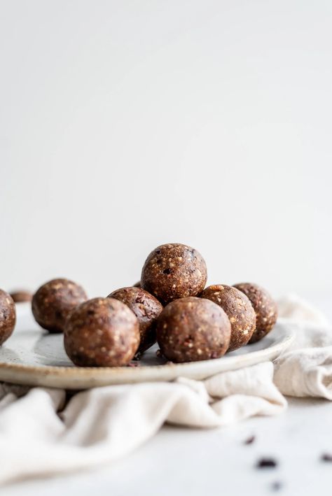 These delicious cacao nib energy balls are full of flavour from the hazelnuts and have a wonderful crunch from the cacao nibs. Enjoy these sweet bites for a healthy snack or dessert. Protein Balls Recipe, Vegan Energy Balls, Peanut Butter Protein Balls, Protein Peanut Butter, Healthy Protein Snacks, Energy Ball Recipe, Protein Bites, Protein Balls, Peanut Butter Protein