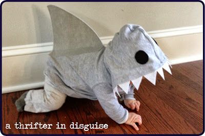 A Thrifter in Disguise: DIY Shark Costume From a Hooded Sweatshirt Toddler Shark Costume, Diy Shark Costume, Dog Shark Costume, Shark Costume Kids, Sew Halloween Costume, Diy Baby Costumes, Shark Costume, Fish Costume, Shark Costumes