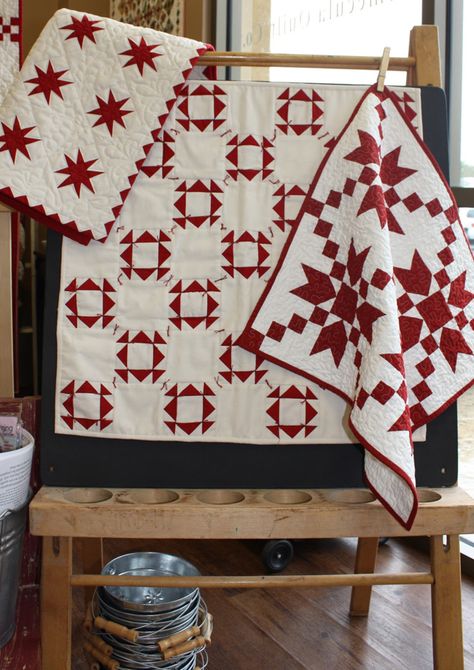 Awesome Quilt Designs - Red and White 2 Color Quilts, Holiday Quote, Quilt Display, Two Color Quilts, Red And White Quilts, White Quilts, Stitching Ideas, Miniature Quilts, Red Quilts