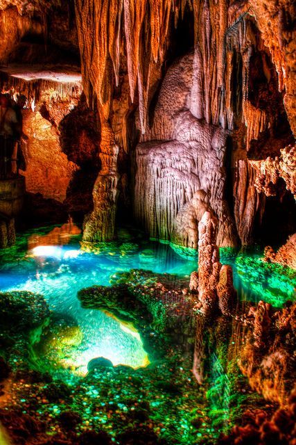 Amazing Places you Should Visit in Your Life - Luray Caverns, Virginia... just passed this exit 2 days ago. Rockbridge County Virginia, Luray Caverns Virginia, Luray Virginia, Luray Caverns, Virginia Travel, Shenandoah Valley, Vatican City, Wishing Well, Incredible Places