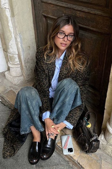 Long Coat Outfit, Skandinavian Fashion, Leopard Print Coat, Autumn Fits, I'm With The Band, Looks Street Style, Coat Outfits, Geek Chic, Outfit Inspo Fall