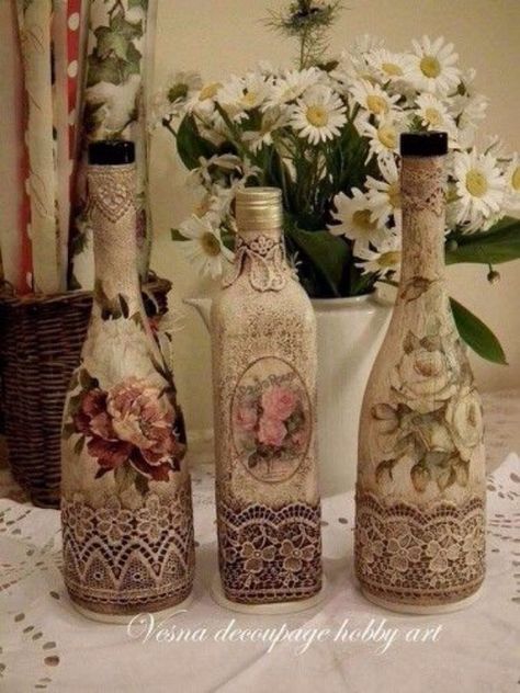 Fabric Decoupage, Decoupage Glass, Holiday Crafts Diy, Decoupage Diy, Jar Art, Wine Bottle Art, Wine Bottle Diy, Altered Bottles, Glass Bottle Crafts