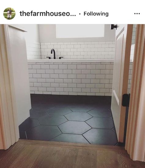 Hexagon Tile Bathroom Floor, Hexagon Tile Bathroom, Dark Grout, Wood Tile Bathroom, Bathroom Farmhouse Style, Casa Country, Basement Bathroom, Trendy Bathroom, Kitchen Floor Tile