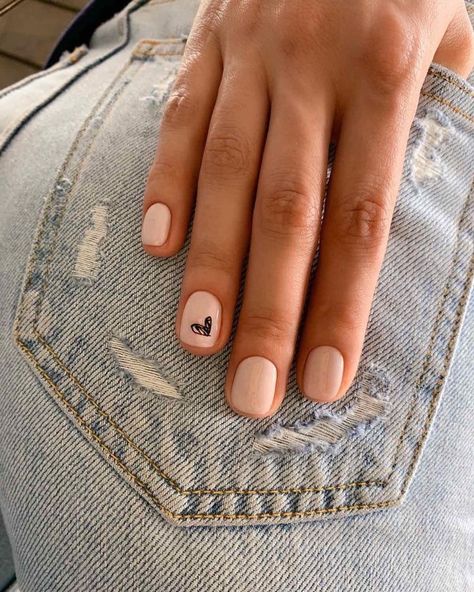 Valentine Neutral Nails, Summer Nails Floral, Nails Aesthetic Summer, Floral Summer Nails, Summer Nails Aesthetic, Cute Summer Nail Ideas, French Nails Short, Trending Nail Art Designs, Aesthetic Summer Nails