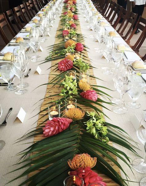 Hawaiian Party Decorations Hawaii Theme Table Settings, Tropical Table Runner Wedding, Luau Theme Table Decorations, Hawaiian Luau Table Setting, Palm Table Runner, Polynesian Table Decor, Polynesian Decorations Party, Tropical Themed Graduation Party, Tropical Table Arrangements