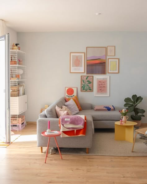 Colourful Minimalism Aesthetic, Living Room With Colour Accents, Colorful Minimalism Living Room, Fun Colorful Home Decor, Pastel Apartment Living Room, Cozy Pastel Living Room, Pastel Interior Design Living Room, Copenhagen Living Room, Grey Couch Living Room Ideas Colorful