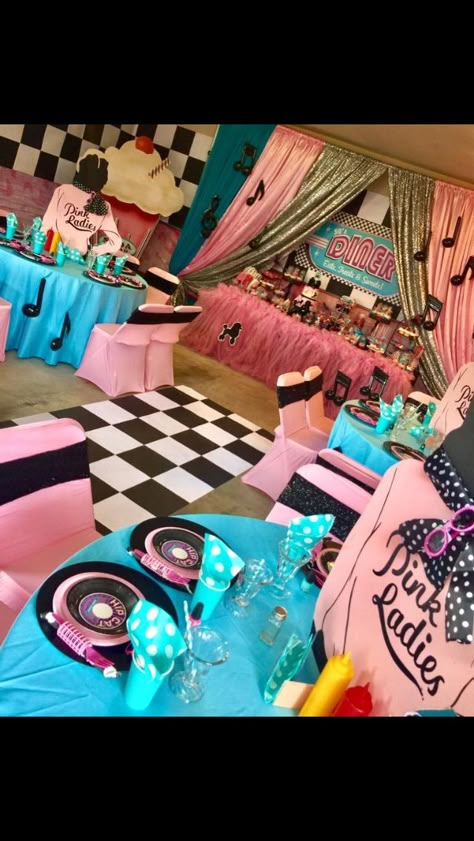 50s Theme Decorations, Sock Hop Party Decorations, Retro Diy Crafts, 50 Theme Party Ideas, Grease Party Ideas, 50s Birthday Party Theme For Adults, 50s Birthday Party Theme, 50s Party Ideas, Grease Decorations