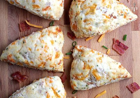 Bacon Cheddar Scones Bacon Cheddar Scones, Cheddar Scones Recipe, Perfect Scones, Bacon Scones, Cheddar Scones, Peach Scones, The Salty Marshmallow, Best Scone Recipe, Blueberry Lemon Scones