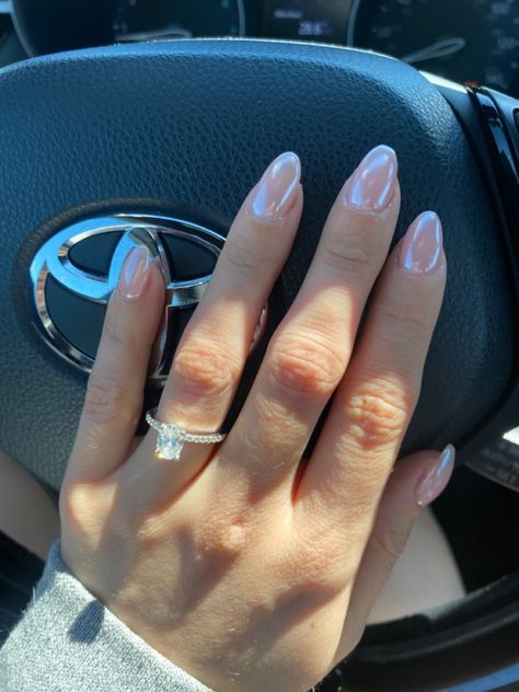 Glazed Shellac Nails, Hailey Baldwin Style Nails, Short Glazed Nails, Glazed Donut Nails Shellac, Short Nails Hailey Bieber, Haley Bieber Nails French Tip, Pearl Shellac Nails, Hayley Bieber Nails Short, Hailie Beiber Nails