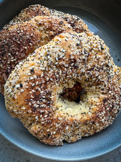 Cottage Cheese Bagels, Sourdough Discard Bagels, Discard Bagels, Recipe Cottage Cheese, Make Bagels, Protein Cottage Cheese, Easy Chocolate Pudding, Bagels Recipe, Bagel Toppings