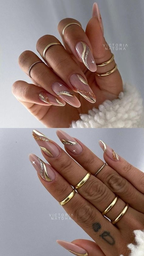 White And Golden Nails, Gold Swirl Nails, Stiletto Nails Designs Summer, 30th Birthday Nails, Gold Pedicure, Golden Nails Designs, Ongles Beiges, Summer Nail Inspiration, White Nails With Gold