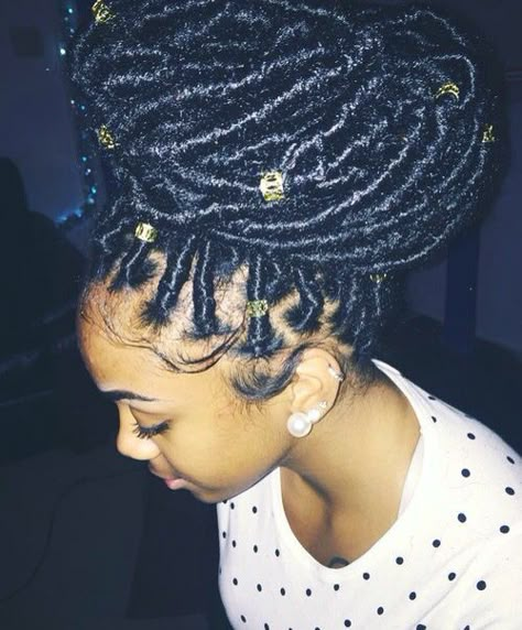 Still On Crowning your hair with the faux locs. It looks Better when it comes in a jumbo size. Foxlocs Hairstyles, Synthetic Braiding Hair, Twisted Hair, Faux Locs Hairstyles, Goddess Locs, Hair Laid, Hair Crush, Braiding Hair, Locs Hairstyles