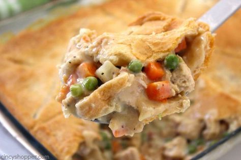 23 ways to satisfy your cafeteria food craving as an adult – Page 2 – SheKnows Costco Rotisserie Chicken, Pot Pie Casserole, Chicken Pot Pie Casserole, Homemade Chicken Pot Pie, Turkey Pot Pie, Easy Chicken Pot Pie, Chicken And Biscuits, Pot Pies Recipes, Chicken Pot Pie Recipes