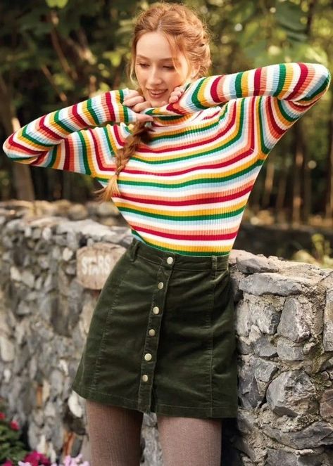 Retro Turtleneck Outfit, Whimsical Fashion Casual, Autumn Color Outfits, Colorful Vintage Outfits, Hippie Style Clothing Winter, Outfit Ideas 70s, Outfit Inspo 70s, That 70s Show Fashion, Modern Retro Fashion