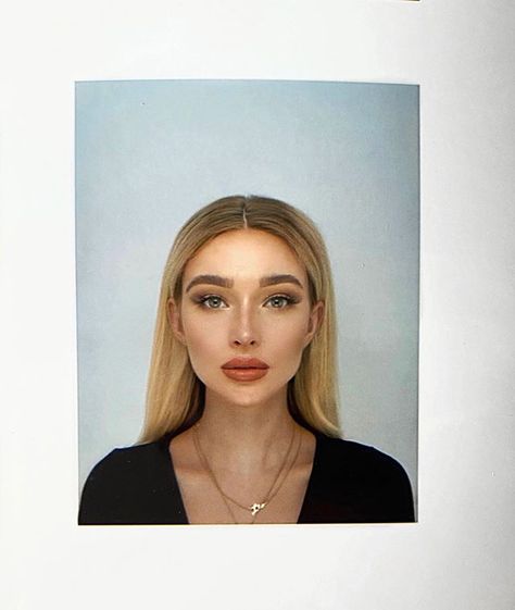 Passport Photo Makeup, Pretty Id Card Picture, Antonia Freya Lydia, Passport Size Photo, Passport Pictures, Kendall Jenner Street Style, Passport Photo, Id Photo, Photo Makeup