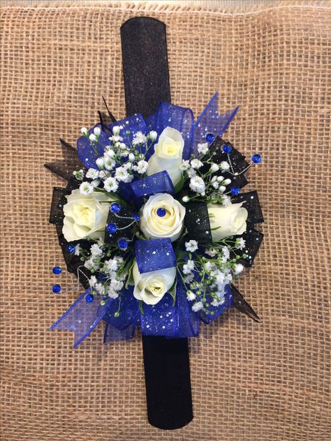 Royal blue and black sparkle ribbon with blue jewels and white spray rose corsage Hoco Corsage, Spray Rose Corsage, White Spray Rose, Black Corsage, Homecoming Corsage, White Spray Roses, Boutonnieres Prom, White Boutonniere, Rose Corsage