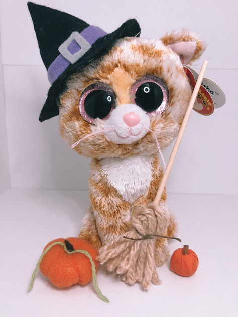 Beanie Boo Outfits, Beanie Boos Aesthetic, Halloween Beanie Boos, Beanie Bellies, Ty Beanie Boos Collection, Ty Animals, Boo Board, Ty Stuffed Animals, Lps Accessories