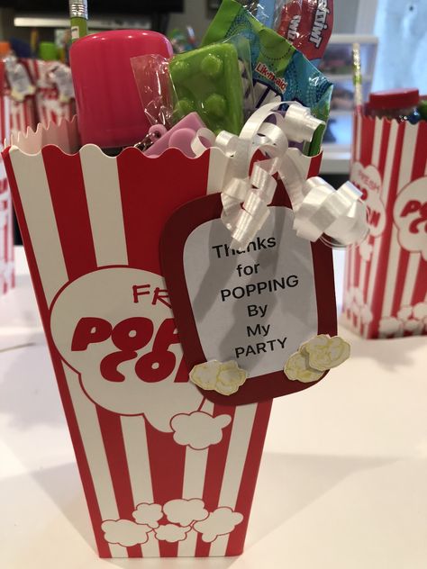 Diy Movie Birthday Party Ideas, Movie Birthday Party Theme, Movie Theatre Themed Party, Movie Theatre Party Ideas, Movie Theater Birthday, Movie Theater Theme Birthday Party, Movie Goodie Bag Ideas, Outdoor Movie Party Favors, Movie Theatre Party