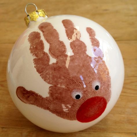 Baby Christmas Crafts, Christmas Handprint Crafts, Jul Diy, Handprint Ornaments, Handprint Christmas, Preschool Christmas Crafts, Christmas Crafts For Kids To Make, Kids Christmas Ornaments, Ornament Diy