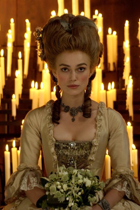 7 Royal Movies Streaming on Netflix That Are Crazier Than an Episode of Game of Thrones Royal Dresses Princesses, Royal Fashion Princesses, Kate Middleton Style Dresses, Georgiana Cavendish, Kate Middleton Stil, Princess Of England, The Duchess Of Devonshire, Style Kate Middleton, Duchess Dress