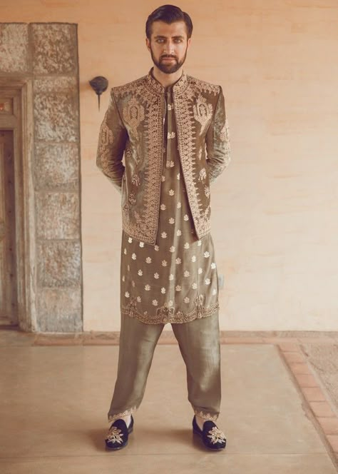 Traditional Indian Mens Clothing, Mohsin Naveed Ranjha, Indian Wedding Clothes For Men, Sherwani For Men Wedding, Pakistani Kurta, Wedding Kurta For Men, Groom Dress Men, Indian Groom Wear, Wedding Dresses Men Indian