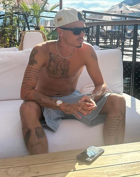 Romeo Beckham Tattoo, David Beckham Family, Max Tattoo, Romeo Beckham, Tattoo Inspiration Men, Justin Bieber Photos, Hot Pics, David Beckham, Justin Bieber