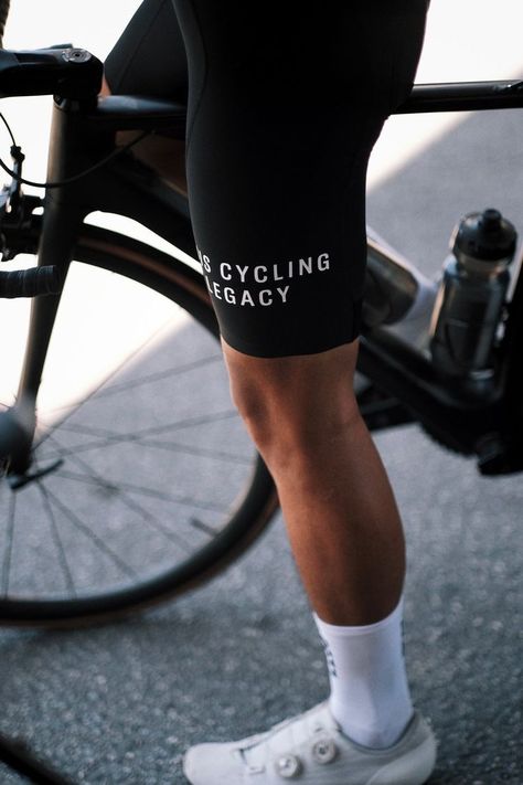 Road Cycling Photography, Aesthetic Bike Ride, Cycling Aesthetic, Bike Riding Outfit, Bike Ride Aesthetic, Cycling Lifestyle, Road Bike Photography, Bike Fitting, Ride Aesthetic