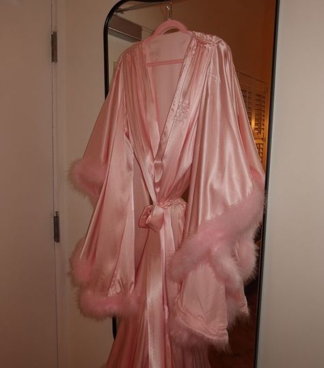 Robe Aesthetic Silk, Silk Robe Aesthetic, Fancy Robe, Pink Silk Robe, Fancy Robes, Silk Bathrobe, Vampire Queen, Motivation Board, Silk Robe