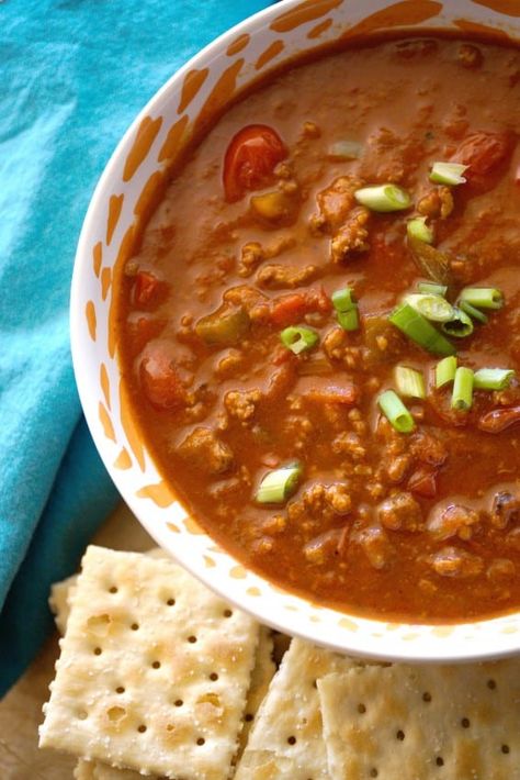 Peanut Butter Chili, Making Chili, Classic Chili, Chili Toppings, Chili Recipe Crockpot, Crockpot Chili, Chili Soup, Peanut Butter Sandwich, Inexpensive Meals