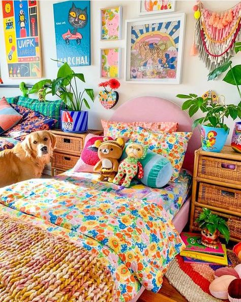 Emotional Friendship, Eclectic Decor Inspiration, Ideas Cuarto, Block Decor, Aesthetic Bed, Beachy Room, Cute Diy Room Decor, Home Decor Ideas Living Room, Cute Bedroom Decor