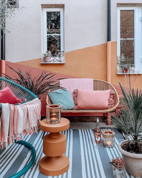 Colorful Terrace, Small Outdoor Patio Ideas, Outdoor Nook, Small Outdoor Patio, Cafe Patio, Curbside Appeal, Small Patio Ideas, Mexican House, Rooftop Patio Design