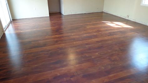 A faux wood floor that people simply don’t believe is concrete. Decoration Beton, Painted Concrete Floors, Concrete Wood, Basement Flooring, Concrete Floor, Concrete Slab, Stained Concrete, Concrete Decor, Painted Floors