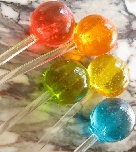 Make Lollipops, How To Make Lollipops, Infused Treats, Homemade Lollipops, Lollipop Recipe, Jello Shots, Homemade Candies, Snacks Für Party, Cake Pop