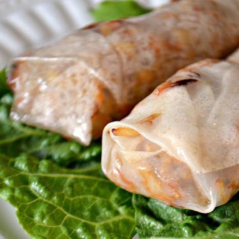 Rice Paper Rolls Recipe, Chicken Rice Paper Rolls, Rice Paper Rolls Recipes, Garlic Sauce For Chicken, Rice Paper Recipes, Rice Paper Wraps, Rice Wraps, Chicken Spring Rolls, Vegetable Spring Rolls