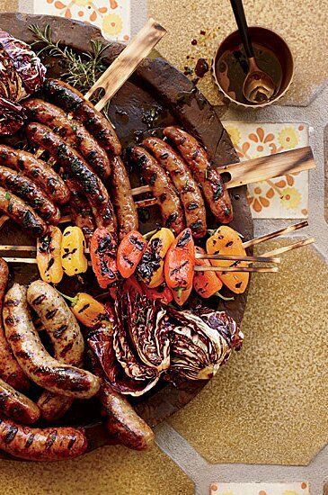 Sausage For Dinner, Bbq Platter, Mixed Grill, Grilled Sausage, Party Food Platters, Carne Asada, Cooking On The Grill, Food Platters, Cooking Videos