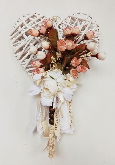 Wicker Hearts Decoration, Heart Flower Wreath, Wicker Heart Wreath Christmas, Heart Shaped Wreaths With Flowers, Wicker Heart Wreath, White Wicker Heart Wreath, Wicker Heart, Heart With Flowers, Wicker Hearts